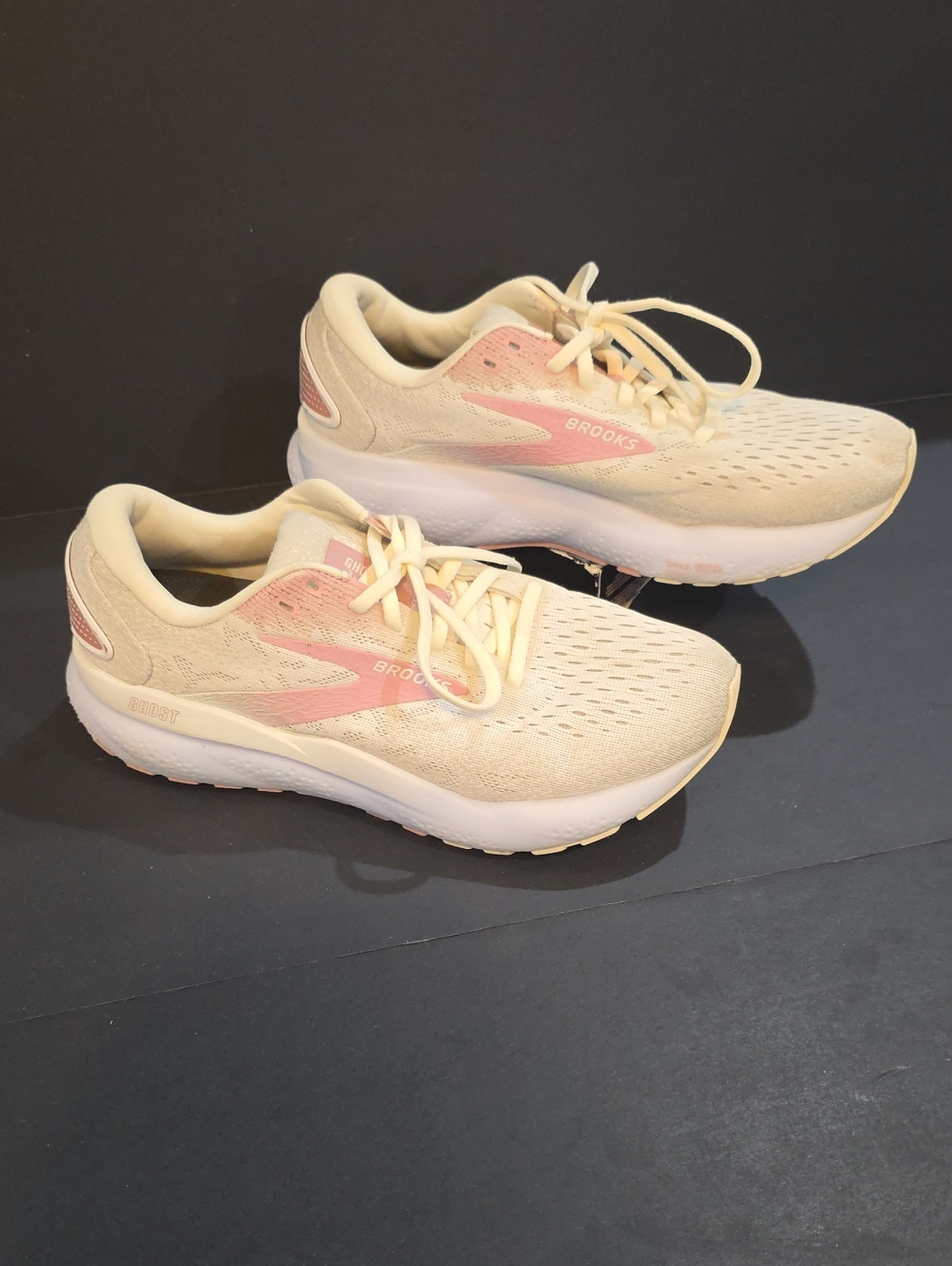 Brooks Ghost 16 Women’s Athletic Shoes - Light Pink/Cream Size 8